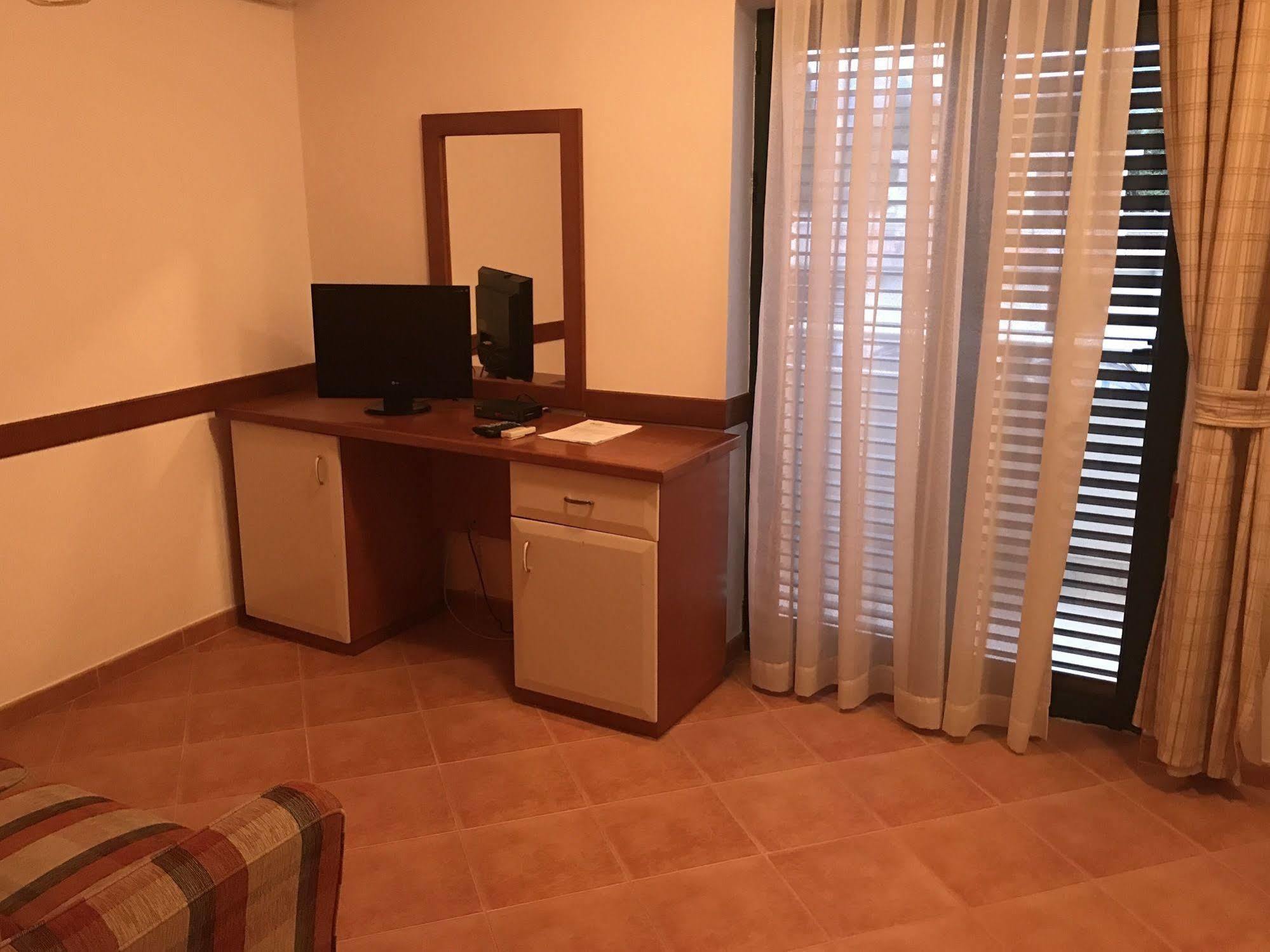 Boutique Hotel Villa Royal Tivat Exterior foto